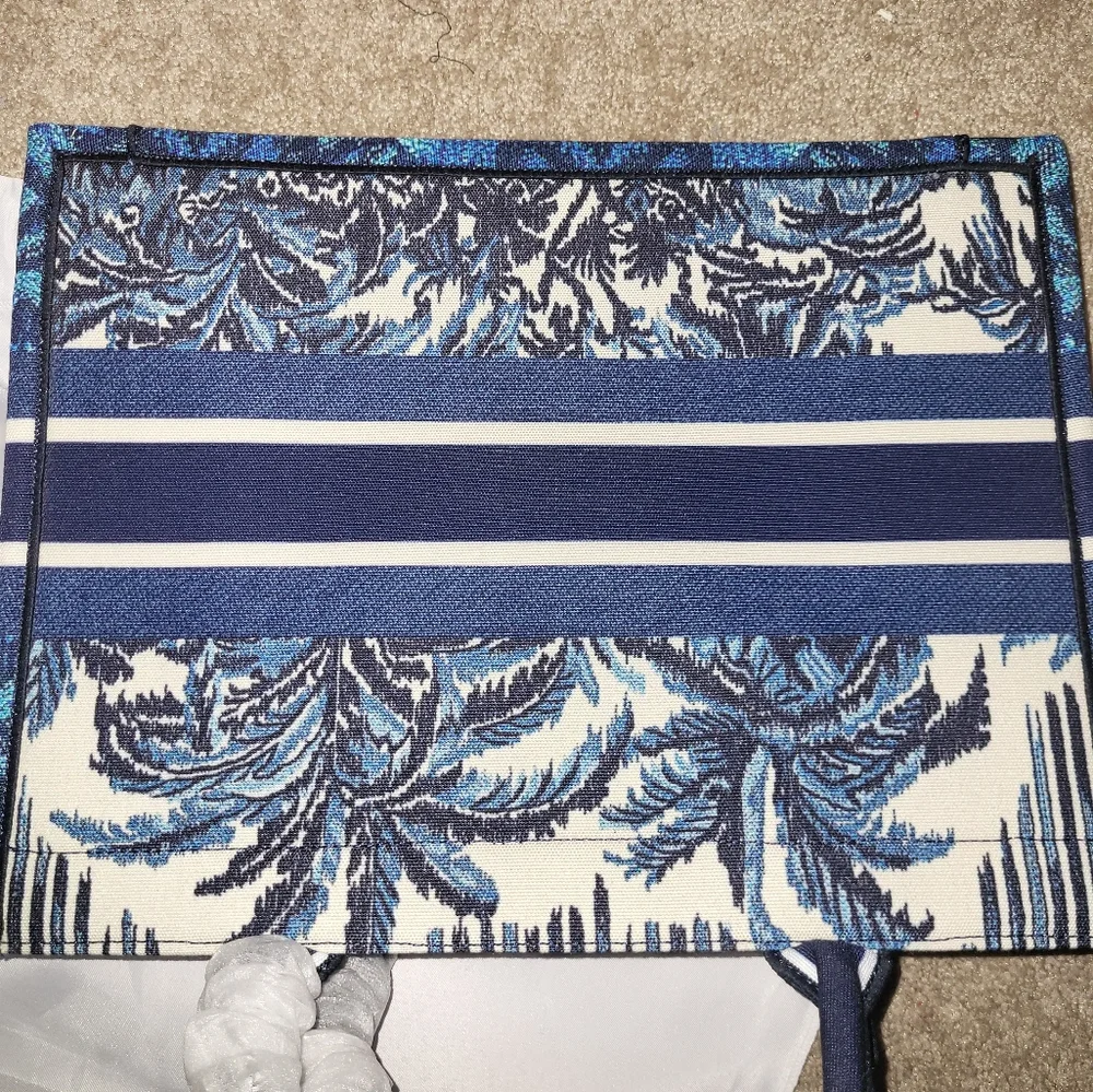 Handbag - Picture 6 of 6